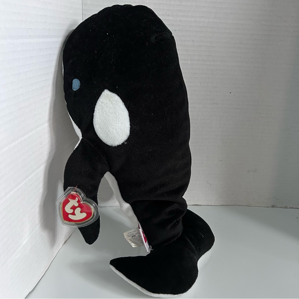 Vintage 1996 Ty PILLOW PALS tide the orca whale 14” long 6” tall